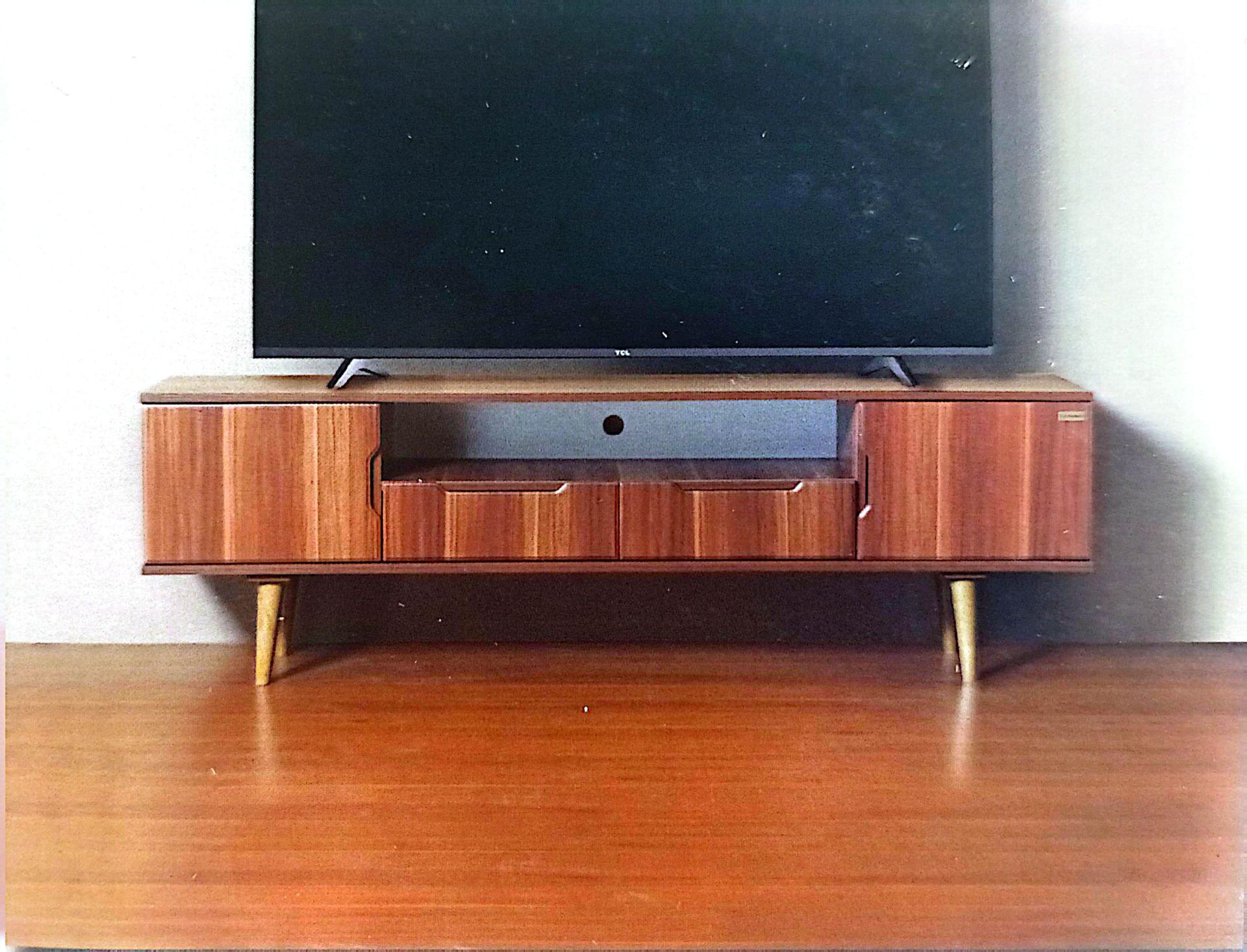 میز تلویزیون TV